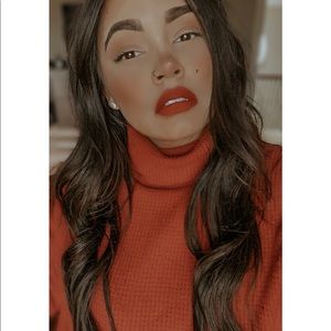 Meet your Posher, Leona